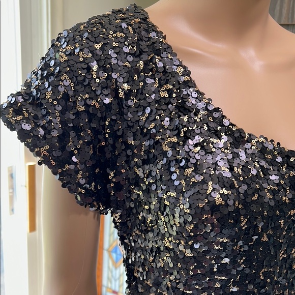 Elegant Black and Gold Sequin One-Shoulder Mini Dress, Size Medium - Picture 2 of 8